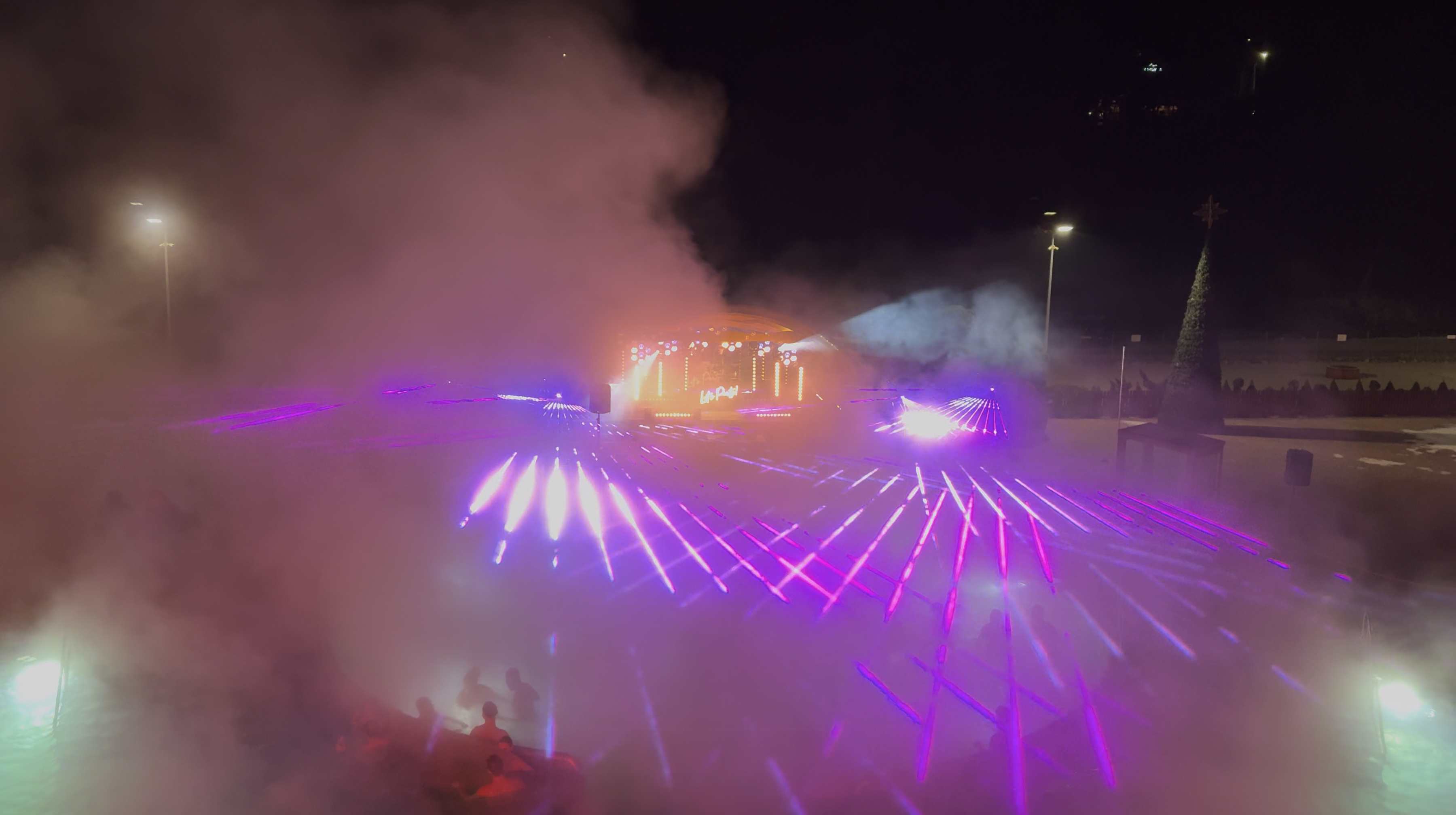 Sylwester 2024/2025 na Termach Chochołowskich – pokaz laserowy i live show!